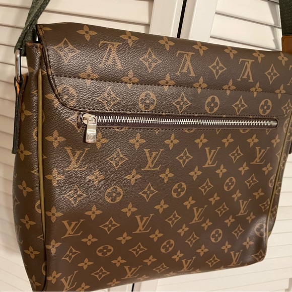 NEW Louis Vuitton Monogram Messenger Bag in Brown - Picture 5 of 8